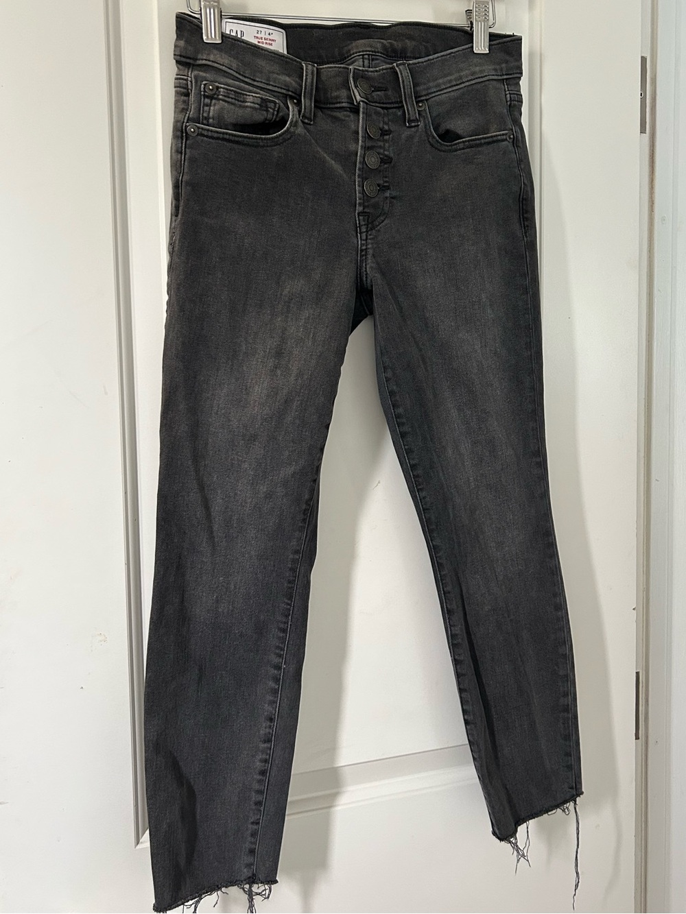 GAP Black mid rise Skinny Jeans with Button Fly